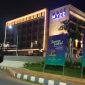 MEGAH. Potret Hotel Myze yang berlokasi di Jalan Raya Trunojoyo, Gedungan, Kecamatan Batuan, Sumenep, tampak dari arah samping depan. (dok. redaksi Rekam Satu)