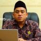 PROFIL. Kepala Kemenag Sumenep Abd Wasid berada di ruang kerjanya (dok: istimewa/Redaksi Rekam Satu)