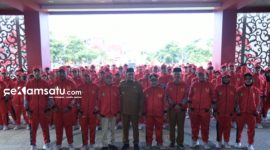 PROFIL: Para atlet kontingen Sumenep foto bersama dengan Bupati Sumenep di depan kantor Pemkab Sumenep (dok: ist/Redaksi Rekam Satu)