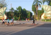 PROFIL. Beberapa warga berolahraga di sepanjang Taman Bunga Sumenep (dok: Redaksi Rekam Satu)