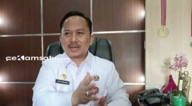 PROFIL: Kepala Bappeda Sumenep Arif Firmanto berada di ruang kerjanya (dok. Istimewa Redaksi Rekam Satu)