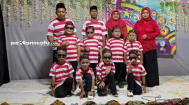 PROFIL : Siswa PAUD Attawwabin foto bersama dengan dewan guru usai menampilkan tarian Tonduk Majheng Madura pada malam pentas seni LPI Attawwabin (dok. Redaksi Rekam Satu)