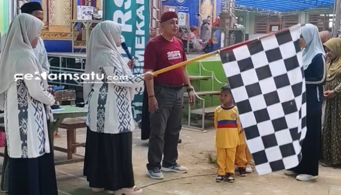 MERIAH: JJS IKBAD dalam rangka HIDAR ke-57 resmi dibuka oleh Ketua Yayasan di Madrasah Darul Ulum Lenteng Barat (dok. Istimewa/Redaksi Rekam Satu)