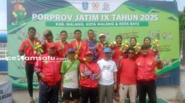 PROFIL: Tim voli pantai putra putri Kontigen Sumenep foto bersama usai sukses memboyong dua medali perunggu di Kejuaraan Porprov Jatim IX 2025 (dok. Istimewa/Redaksi Rekam Satu)
