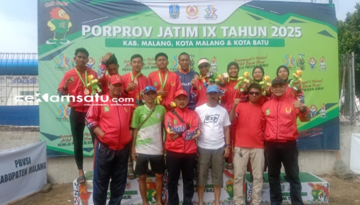 PROFIL: Para atlet kontingen Sumenep foto bersama usai meraih medali di kejuaraan Porprov Jatim IX di Malang Raya (dok. Istimewa/Redaksi Rekam Satu)