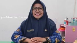 PROFIL: Kepala Dinkes P2KB Sumenep drg. Ellya Fardasyah berada di ruang kerjanya (dok. Istimewa/Redaksi Rekam Satu)