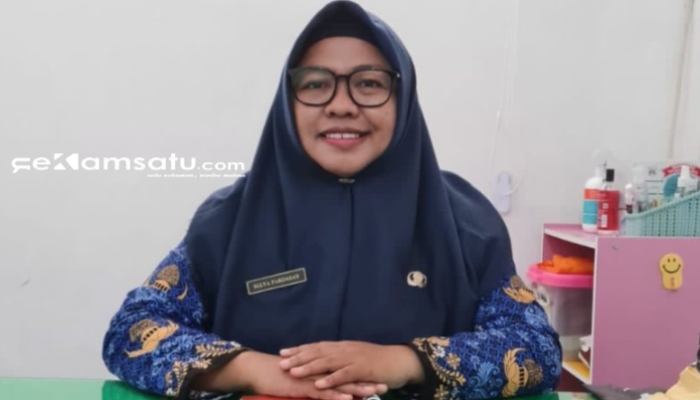 PROFIL: Kepala Dinkes P2KB Sumenep drg. Ellya Fardasyah berada di ruang kerjanya (dok. Istimewa/Redaksi Rekam Satu)