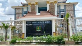 GEDUNG : Potret gedung kantor DPRD Sumenep jl. Trunojoyo, Gedungan, Batuan, Sumenep (dok. Redaksi Rekam Satu)