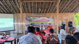 PROFIL: Para pengelola BUMDes SE Kecamatan Pasongsongan mengikuti pembelajaran manajemen pengelolaan keuangan BUMdes oleh Direktur Bumdes Panggung Lestari Arif Rochman S.E (dok. Redaksi Rekama Satu)