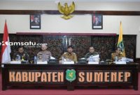 PROFIL: Bupati Sumenep memimpin rapat penetapan TIHT 2025 di gedung rapat Pemkab Sumenep (dok. Istimewa/Redaksi Rekam Satu)