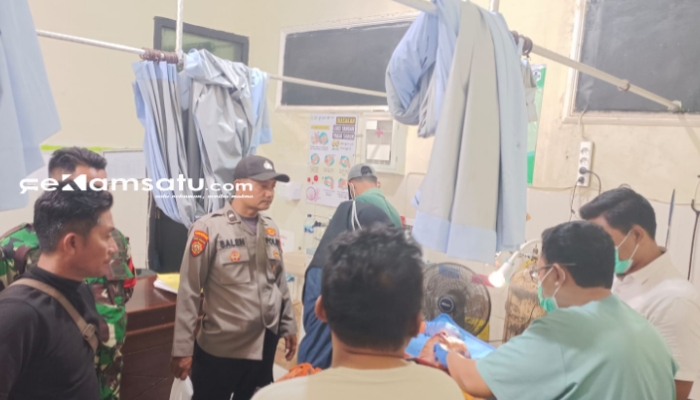 PROFIL: Polisi mengawal pelaku pembunuhan yang tengah menjalani pemeriksaan di rumah sakit (dok: Istimewa/Redaksi Rekam Satu)