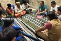 PROFIL: Petugas kepolisian mendatangi rumah korban untuk melakukan penyelidikan (dok: istimewa/Redaksi Rekam Satu)