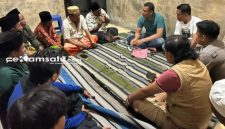 PROFIL: Petugas kepolisian mendatangi rumah korban untuk melakukan penyelidikan (dok: istimewa/Redaksi Rekam Satu)