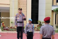 PROFIL: Kapolres Sumenep AKBP Rivanda memimpin upacara Kenaikan Pangkat Pengabdian bagi salah satu personil (dok: istimewa/Redaksi Rekam Satu)