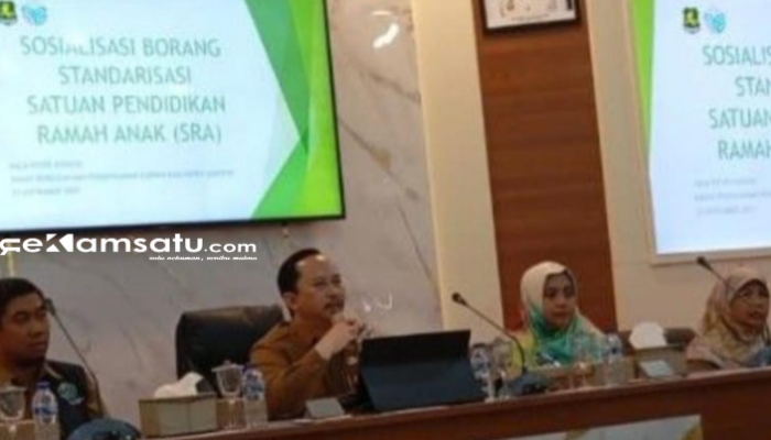 PROFIL: Kepada Bappeda Sumenep Arif Firmanto memimpin sosialisasi SRA di ruang rapat kantor setempat (dok: istimewa/Redaksi Rekam Satu)
