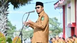 BERWIBAWA: Bupati Sumenep Achmad Fauzi Wongsojudo memberikan arahan dalam apel pagi di halaman kantor Pemkab setempat (dok: istimewa/Redaksi Rekam Satu)