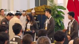 PROFIL: Presiden RI Prabowo Subianto memberikan apresiasi kepada para atlet peraih Emas di SEA Games Thailand (dok: istimewa/Redaksi Rekam Satu)