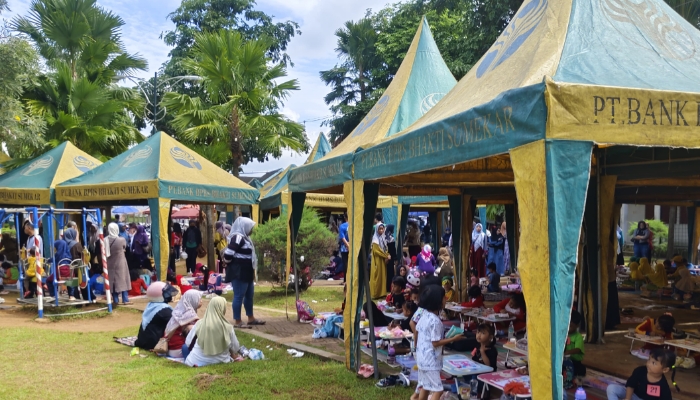 ACARA. Sejumlah siswa TK mengikuti lomba mewarnai tingkat TK/RA se-Kabupaten Sumenep yang digelar dengan dukungan IGTKI dan Paguyuban UMKM Tajamara. (Istimewa for MaduraPost)
