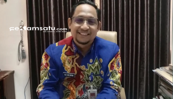PROFIL: Kepala Disdik Sumenep Agus Dwi Saputra berada di ruang kerjanya (dok: istimewa/Redaksi Rekam Satu)