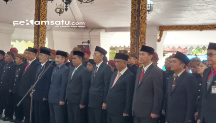 KHIDMAT: Prosesi pelantikan sembilan Pejabat Pimpinan Tinggi Pratama Pemkab Sumenep di Keraton Pendopo Agung Sumenep (dok: Istimewa/Redaksi Rekam Satu)