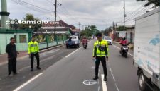PROFIL: Petugas kepolisian melakukan olah TKP atas kejadian kecelakaan maut di Kecamatan Kota Sumenep (dok: ist/Redaksi Rekam Satu)