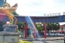 PROFIL: Salah seorang pengendara sepeda motor melintas di depan Gedung kantor Pemkab Sumenep (dok: istimewa/Redaksi Rekam Satu)