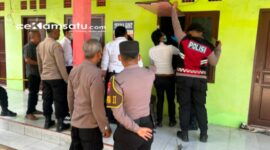 PROFIL: Petugas kepolisian melakukan penyelidikan lebih lanjut terhadap korban yang meninggal dunia di dalam kamar kos di Kecamatan Batuan (dok: Istimewa/Redaksi Rekam Satu)