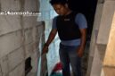 PROFIL: Petugas kepolisian menunjukkan lokasi kejadian pembobolan toko milik warga Desa Dungkek (dok: istimewa/Redaksi Rekam Satu)