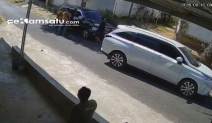 MEMANAS: Dugaan tindakan kekerasan dialami warga Rubaru terekam CCTV (dok: istimewa/Redaksi Rekam Satu)