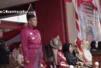 Keterangan foto: Bupati Sumenep Achmad Fauzi Wongsojudo memimpin upacara HUT ke-81 RI di depan kantor Pemkab Sumenep (dok: istimewa/Redaksi Rekam Satu)